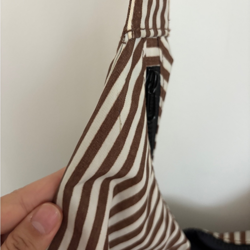 BAGGU Large Nylon Crescent Bag - Picture 7 of 9